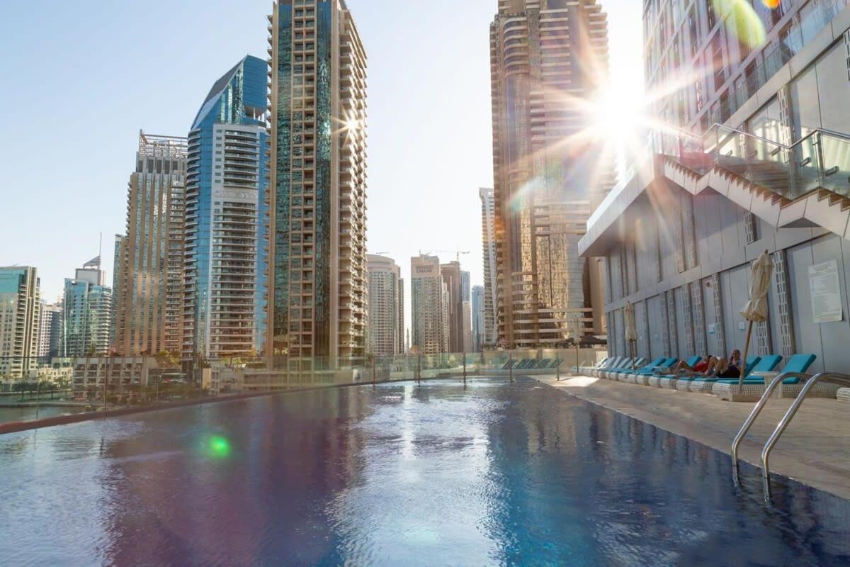 Frank Porter - Cayan Tower * Dubai