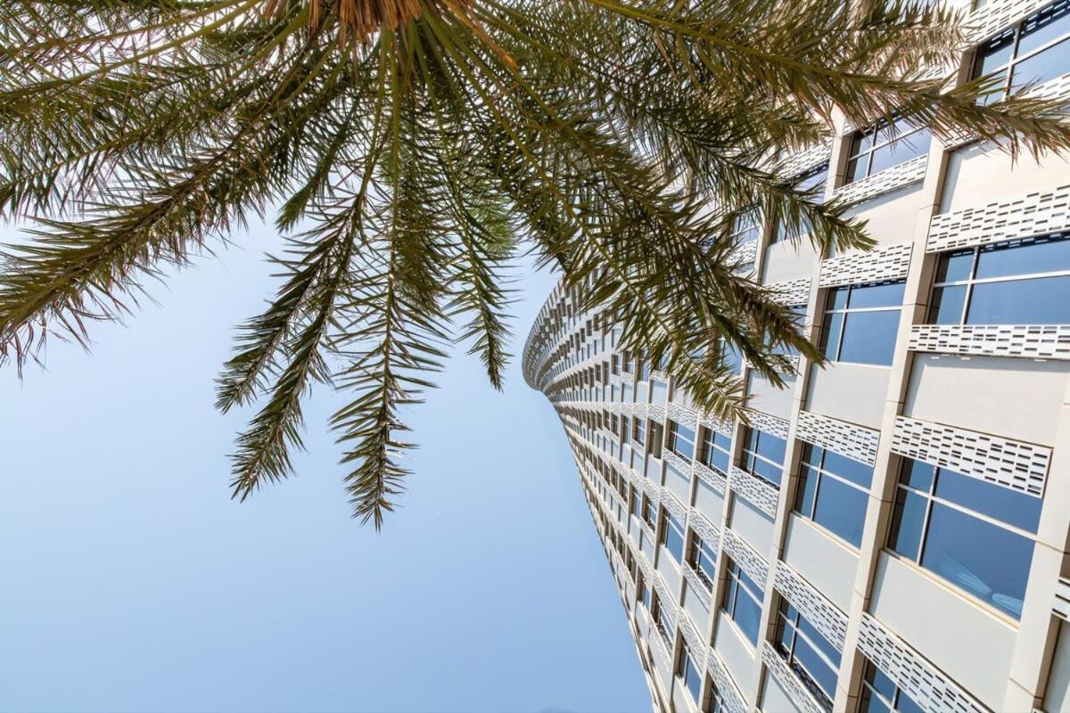 Frank Porter - Cayan Tower Dubai